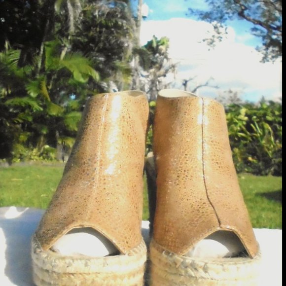 Kenneth Cole Olivia wedges - Picture 2 of 6